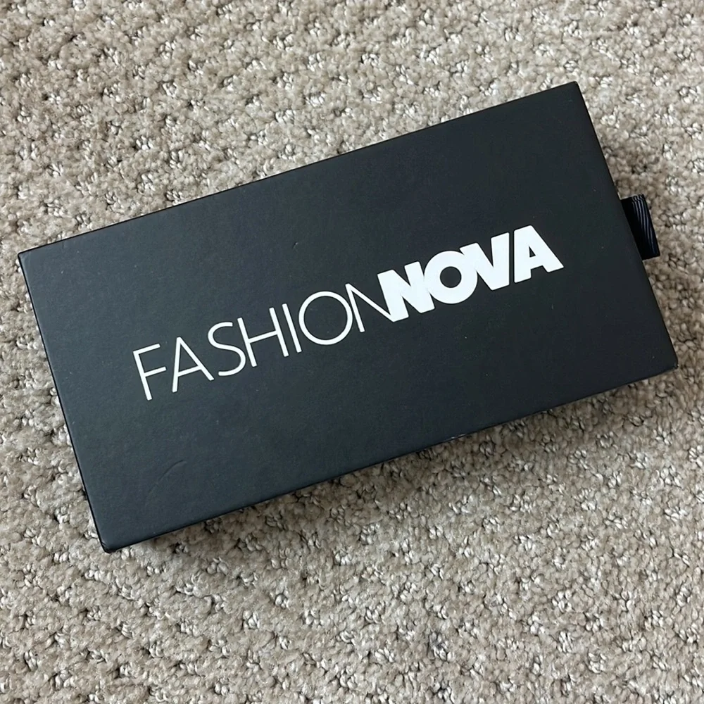 Fashion Nova Selfie Light - UNOPENED